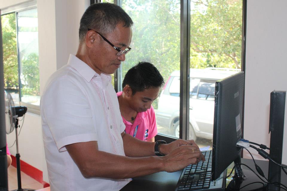 Orientation/Training, MOU Signing, Awarding and Launching of STARBOOKS at PSTC-Odiongan, Romblon - April 10, 2013 photo 14